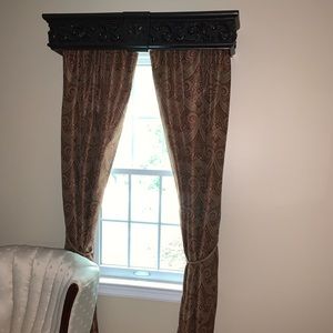 4 cornice and two pairs of drapes with tie backs.